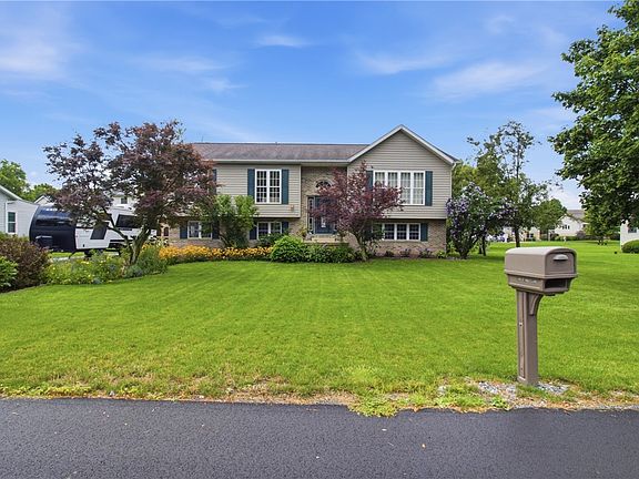 2nd image of 123 Fiore Ln
