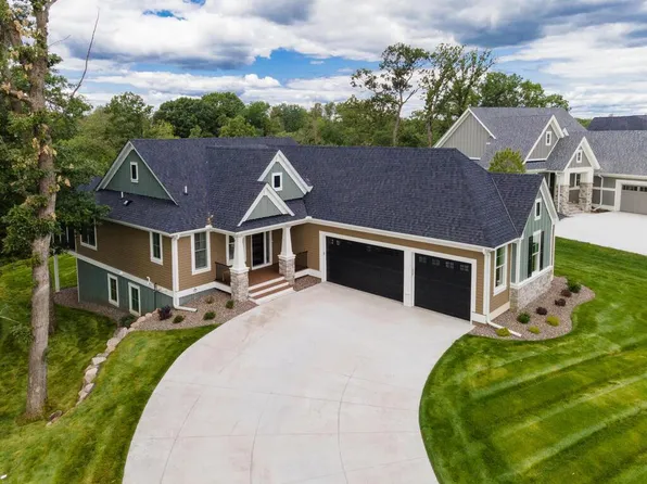 3 Pondview Trl, North Oaks, MN 55127