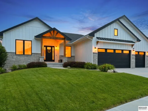 21529 B St, Elkhorn, NE 68022