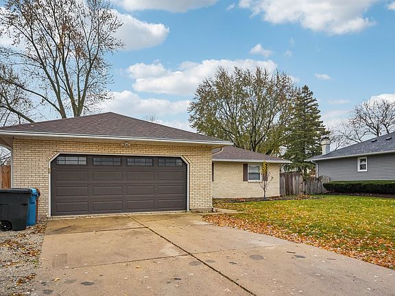 2nd image of 1071 Almond Dr
