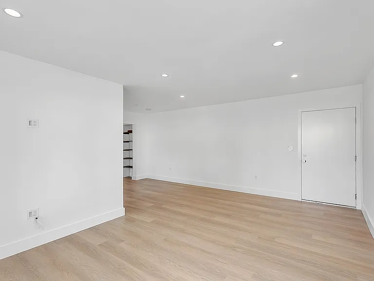 921 N Gardner St — Photo 8