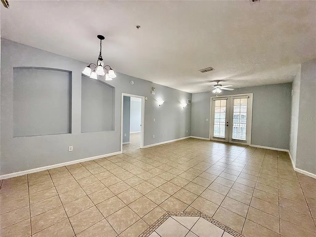 3 bed, 2.0 bath, 1433 sqft, $1,700 — Photo 2