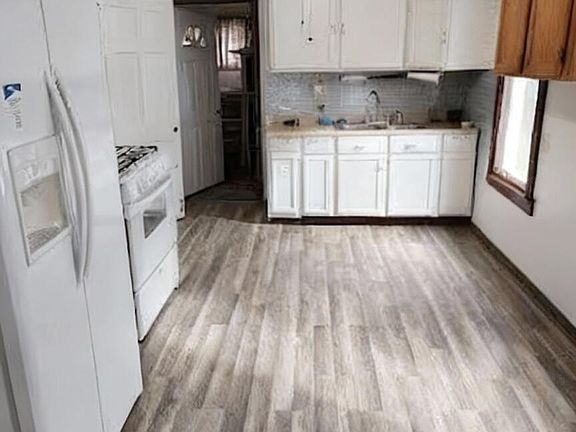 3rd image of 3350 Maple St