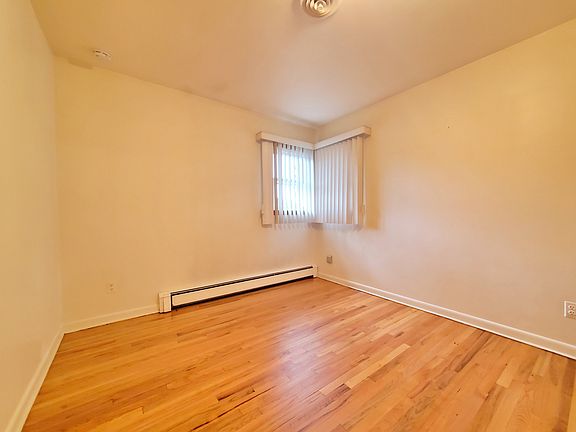2nd image of 20 Biltmore St