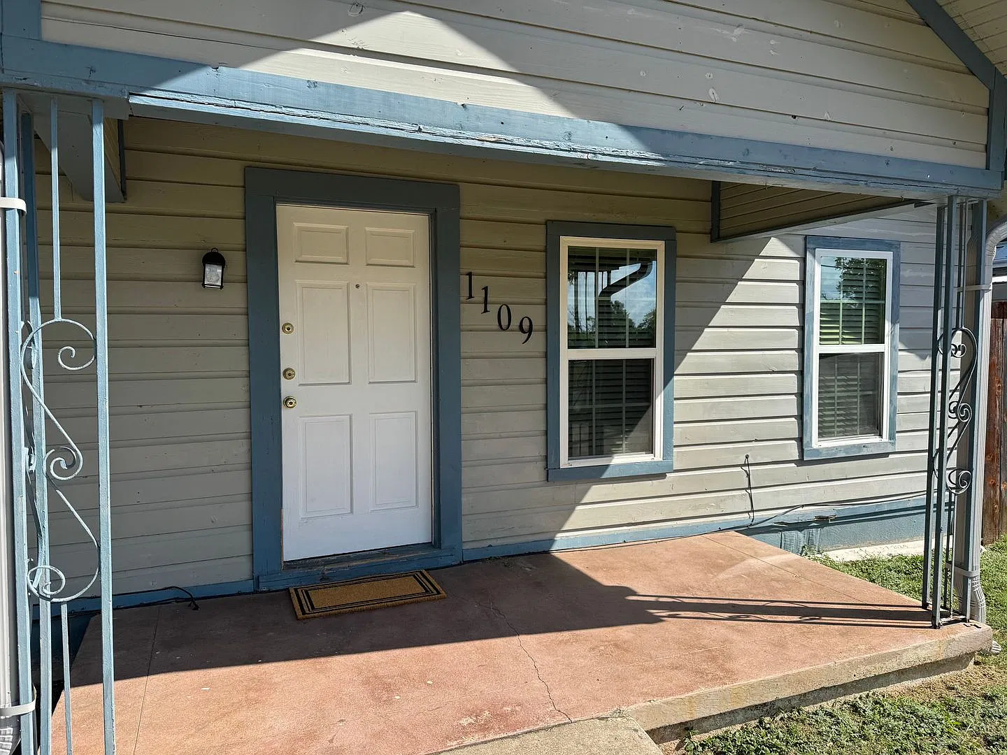 Large 4 Bedroom in Central Waco — Photo 2