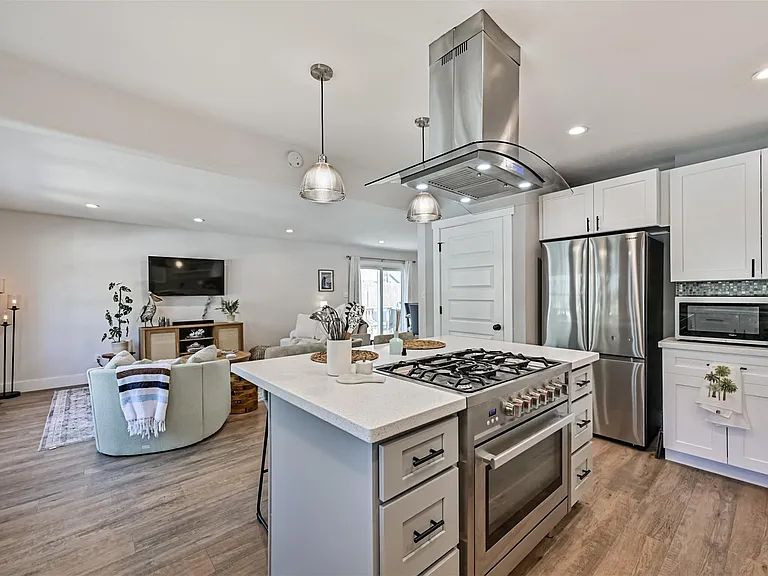 1615 Avenue L — Photo 17