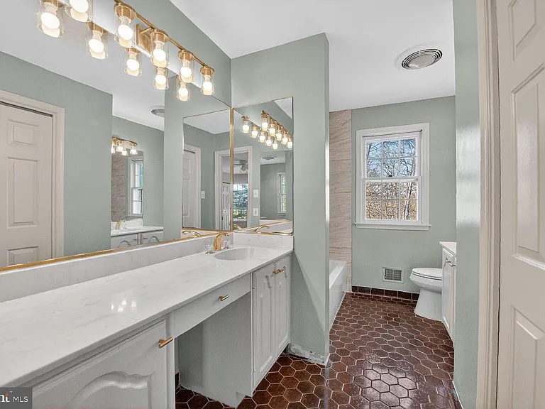 21733 Oatlands Rd — Photo 23