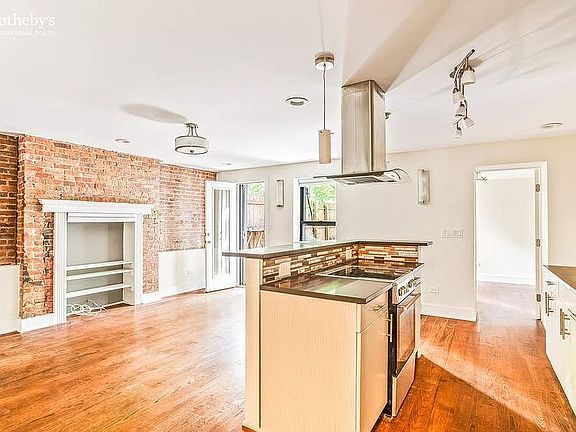 4th image of 460 W 51st St #1