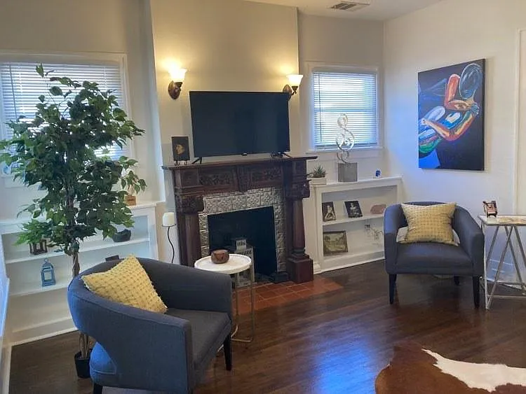 5724 Worth St — Photo 8