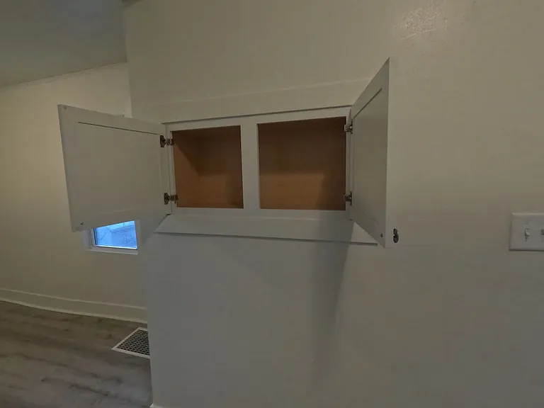 2223 Douglas St — Photo 10