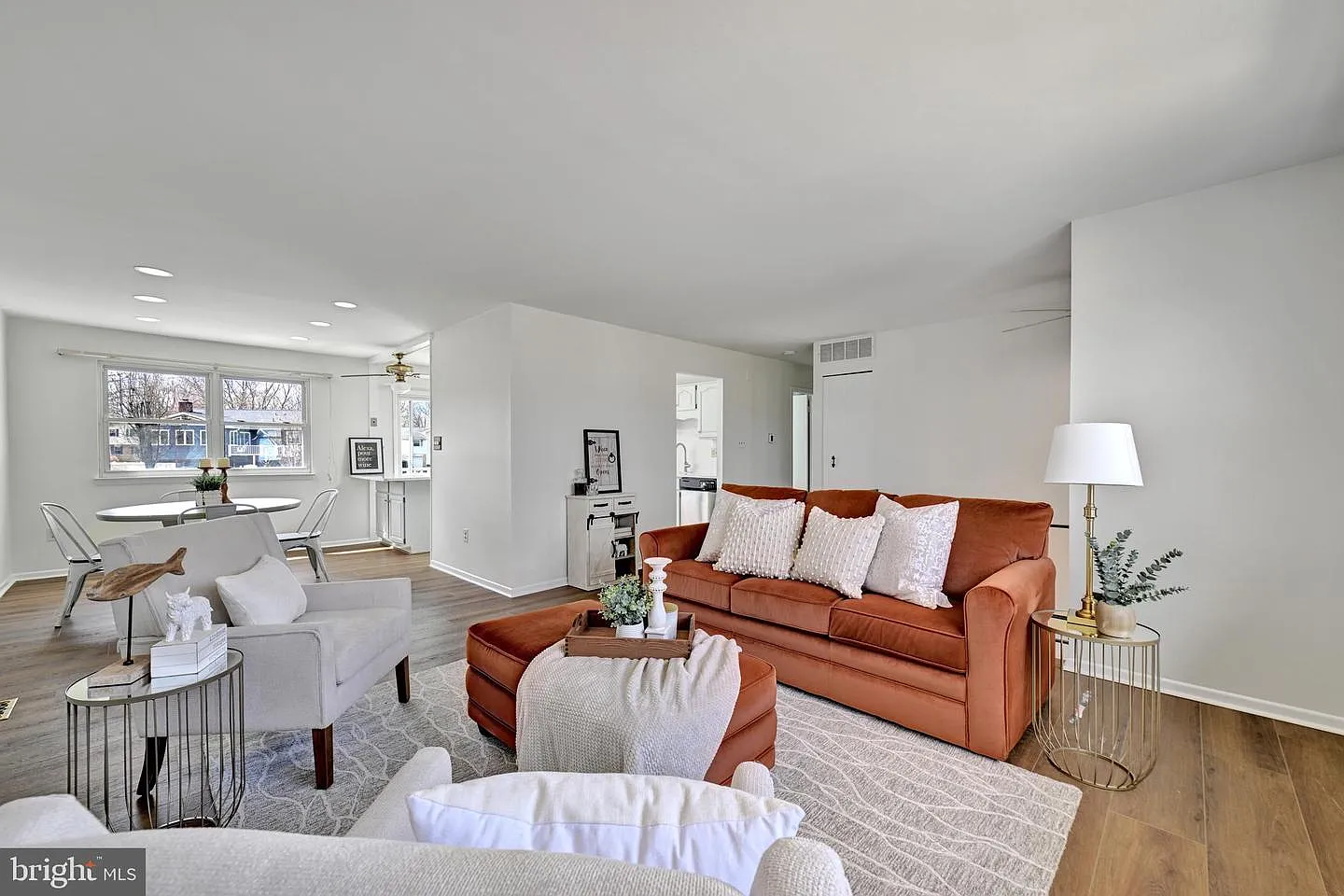 852 Birchwood Ct photo 1