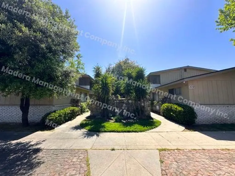 222 N C St — Photo 2