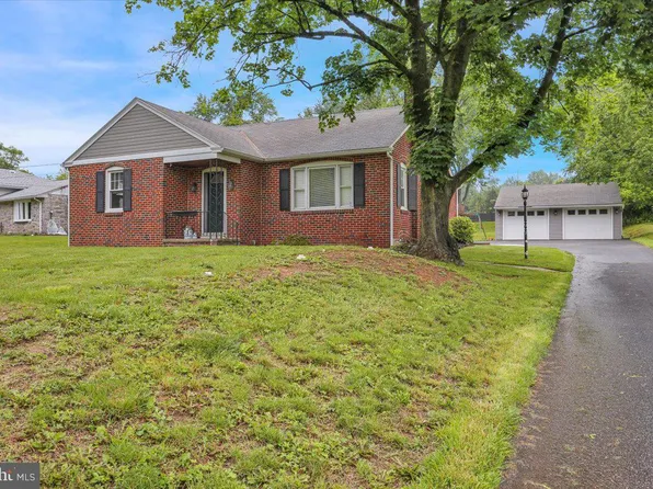 1357 Manatawny Dr, Pottstown, PA 19464