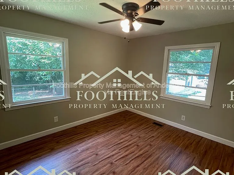 411 Camellia Dr — Photo 3