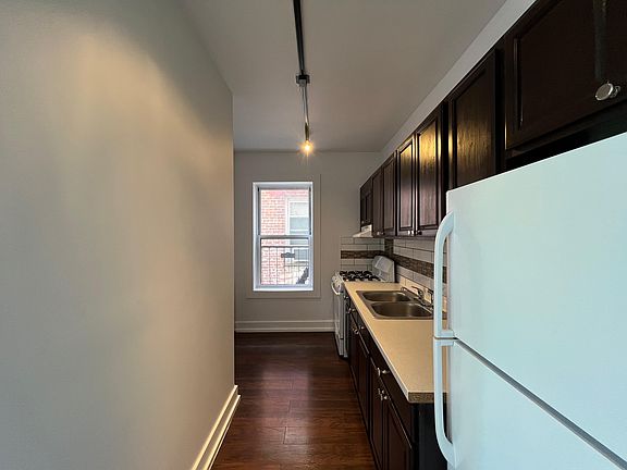 2nd image of 162 Avenue C #32E