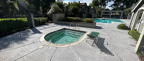 7425 Oxford Cir — Photo 35