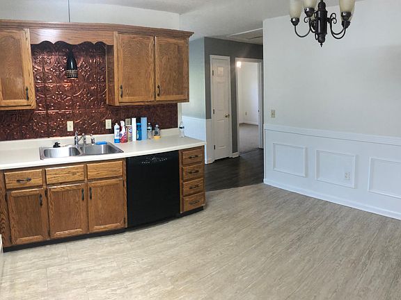 2nd image of 136 Noah Ln #136
