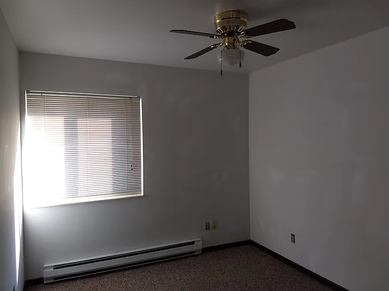 175 Country Ln — Photo 2