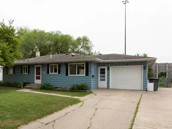 2718 Brookdale Rd, Moorhead, MN 56560
