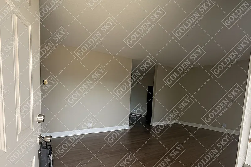 2 bed, 1.0 bath, 841 sqft, $775 — Photo 2