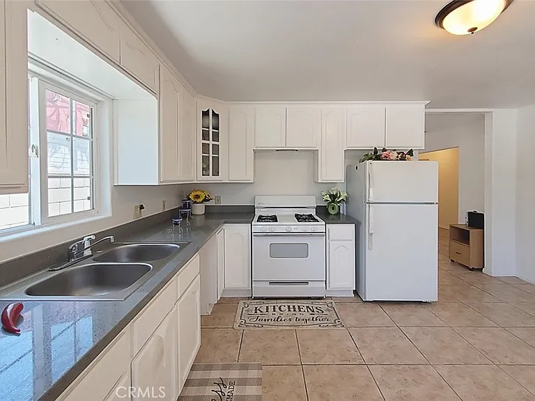 747 W Nevada St — Photo 17