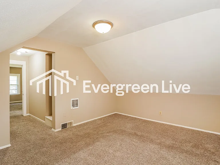 4418 N 57th St — Photo 11