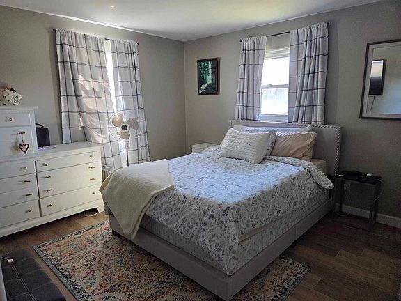 4th image of 524 E Juniper Ln