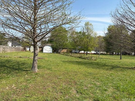 5th image of 3202 Red Oak Dr