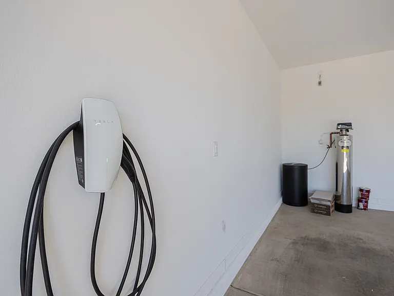 4607 S 111th Dr — Photo 29