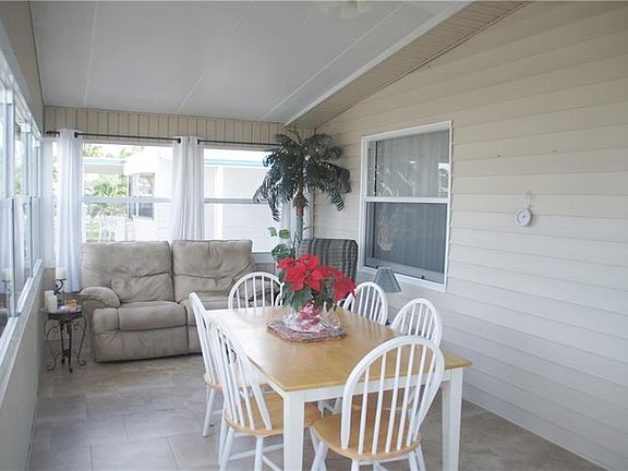 3rd image of 2930 Harbor Ln