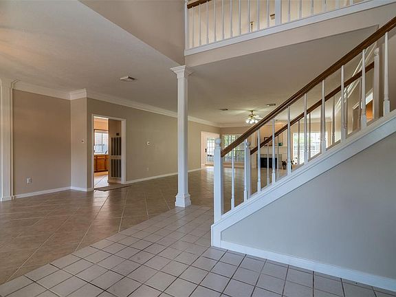 3rd image of 2202 Canterbury Dr