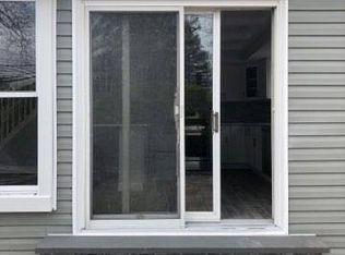 50 Keswick Ln, Plainview, NY 11803