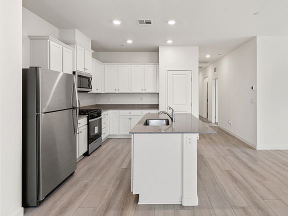 Enjoy a relaxed meal at the breakfast bar with spacious countertops.