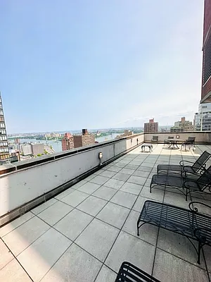 Rented by Spaces Realty Group | media 12