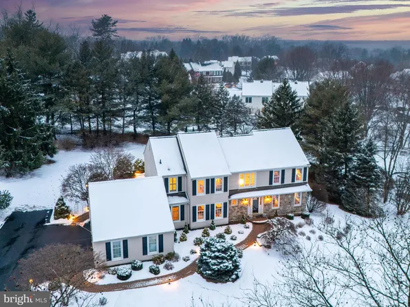 360 Country Ln, Phoenixville, PA 19460