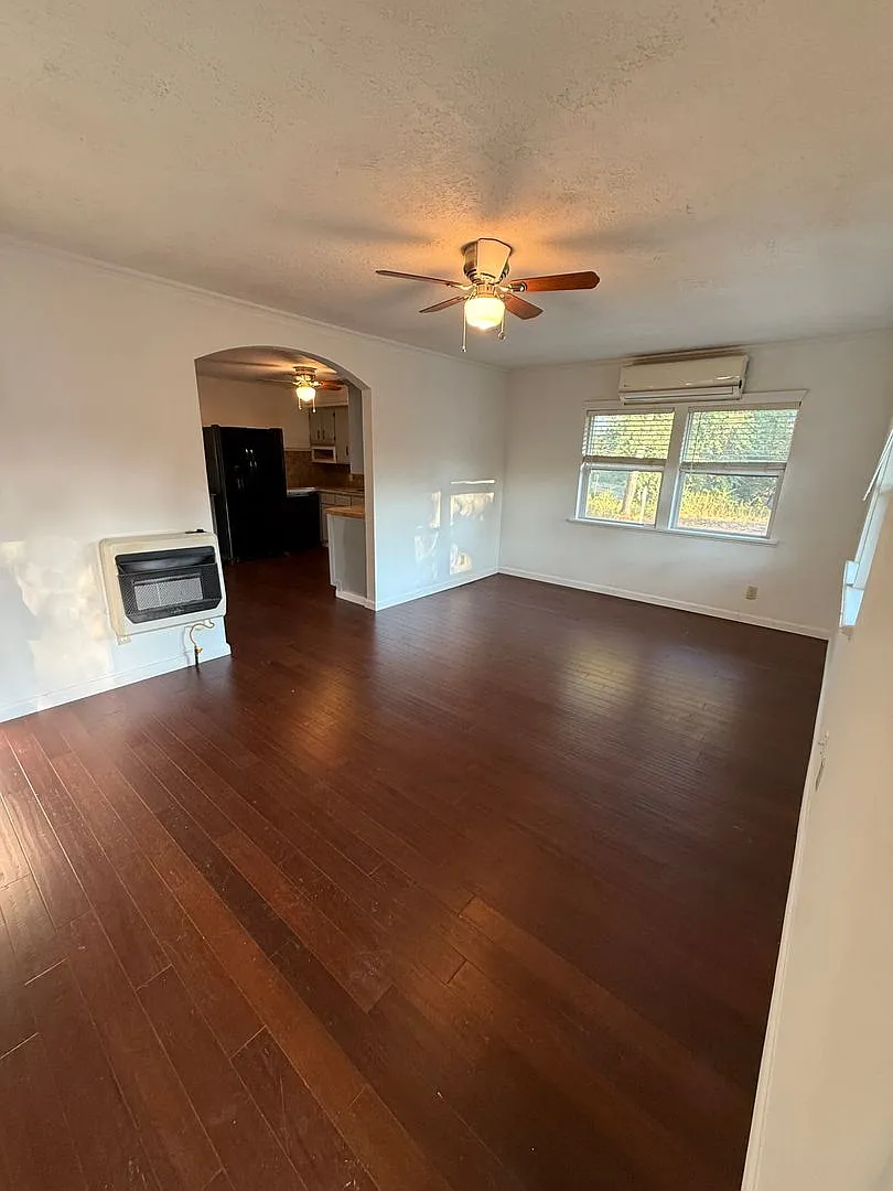 1123 Carter Street — Photo 2