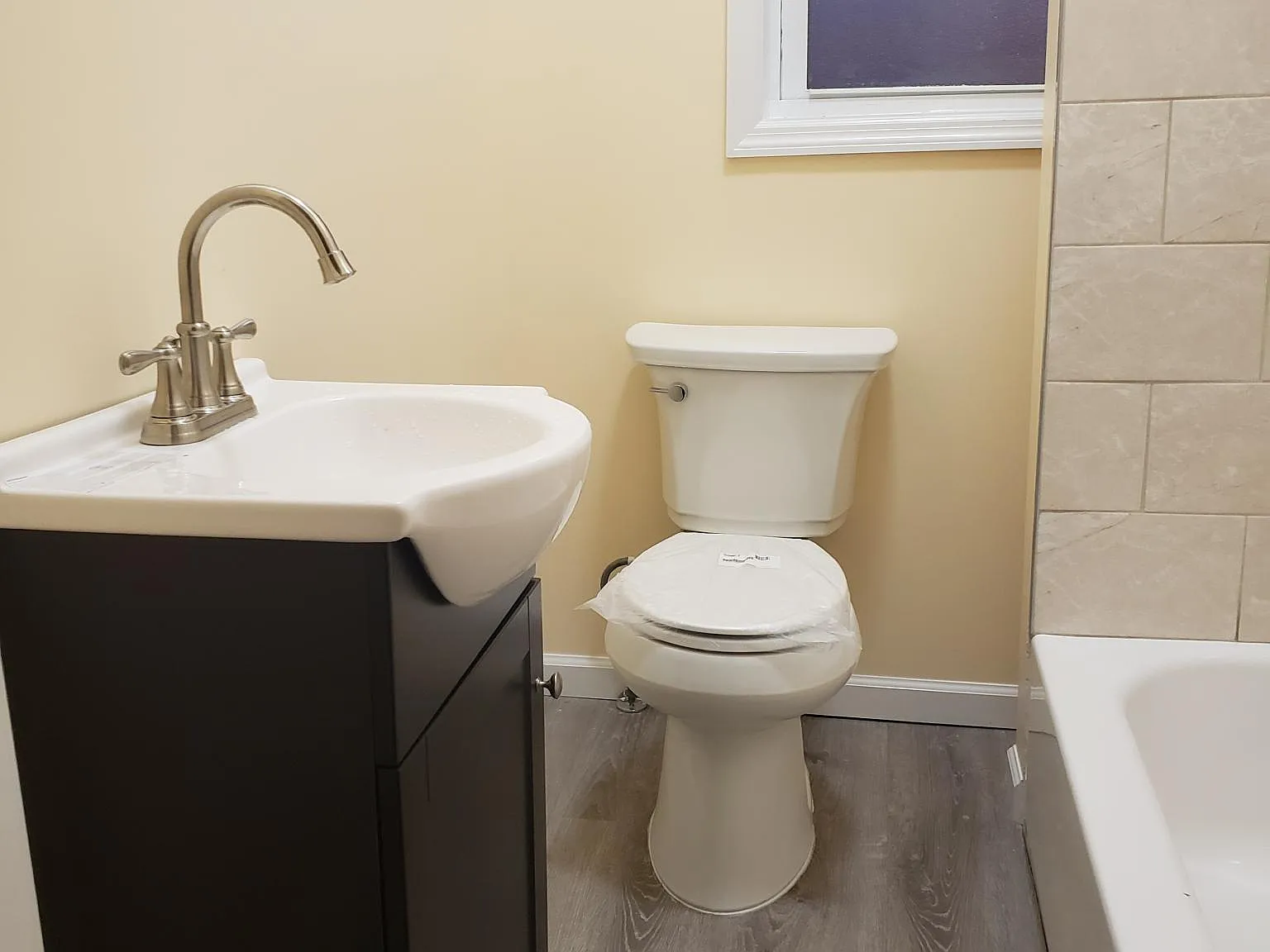 4 Columbus Pl — Photo 1