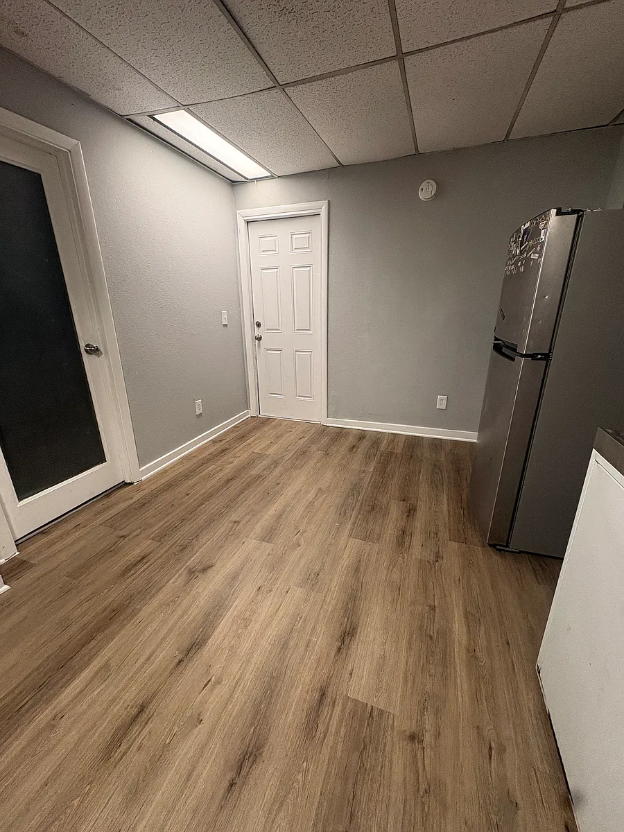 Building Photo - 6955 Dahlia St #1