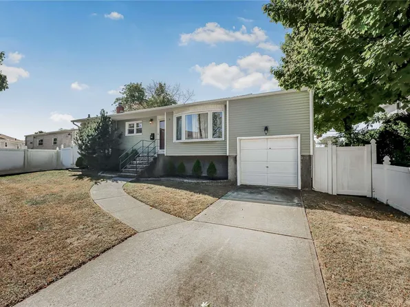 5 Birch Lane, Farmingdale, NY 11735