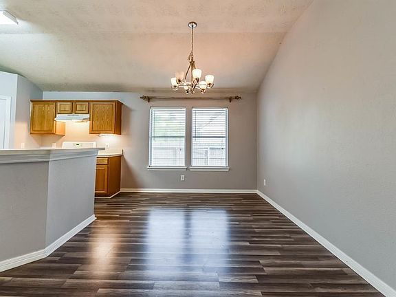 4th image of 715 Mesquite Dr