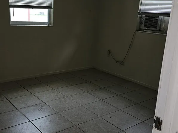 325 W Mariana Ave #1, North Fort Myers, FL 33903