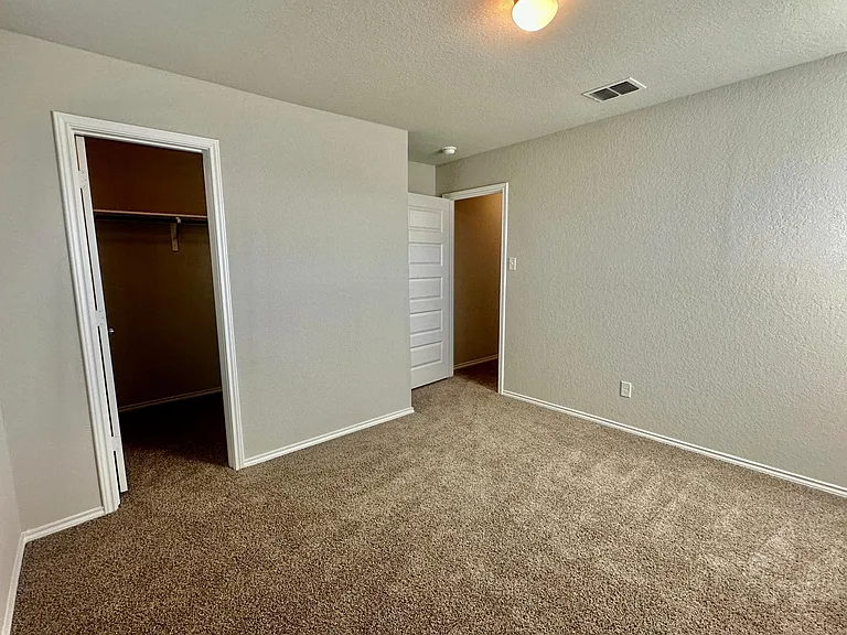2505 Marty Way — Photo 32