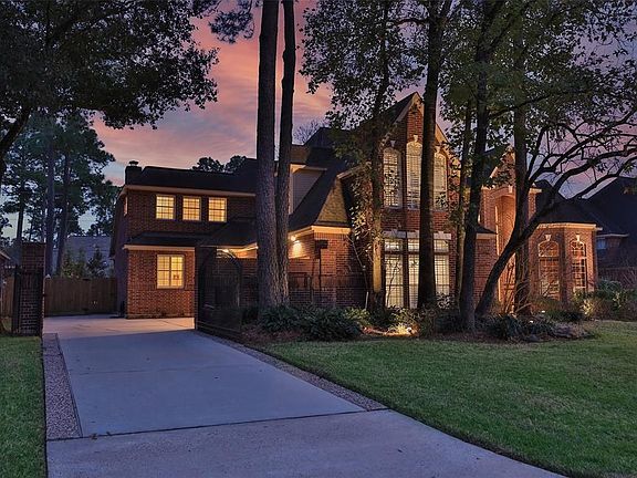 GATED DRIVEWAY WITH EXTRA PARKING - Loads of extra parking inside the electric gate plus a wood gate to the back yard.