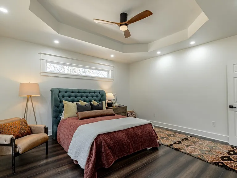 1017 Thompson Pl — Photo 7