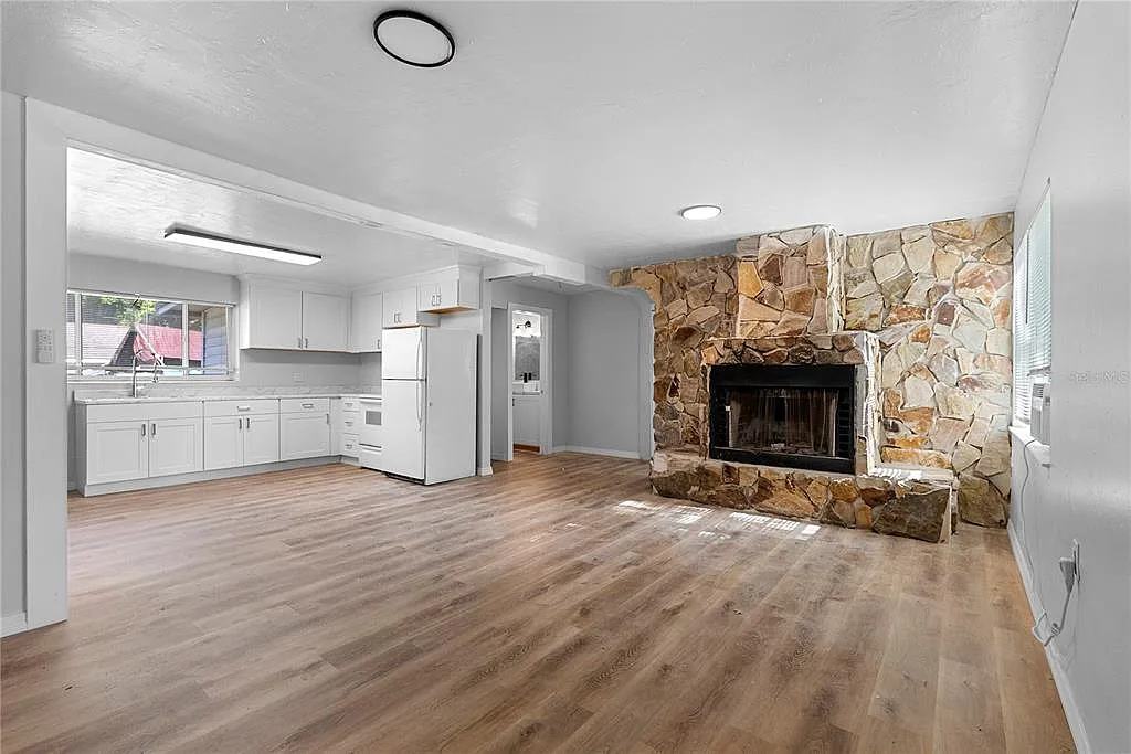 3 bed, 2.0 bath, 1100 sqft, $1,200 — Photo 1