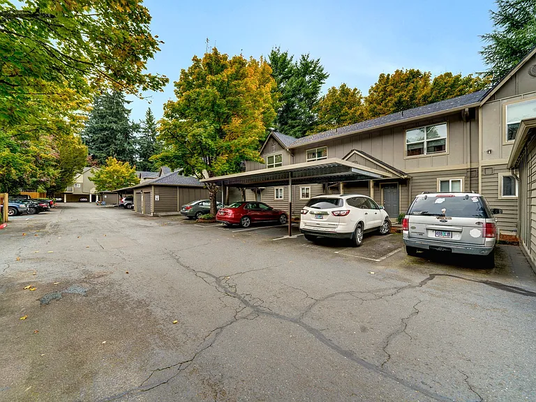 Tuxedo Park Apartments — Photo 41
