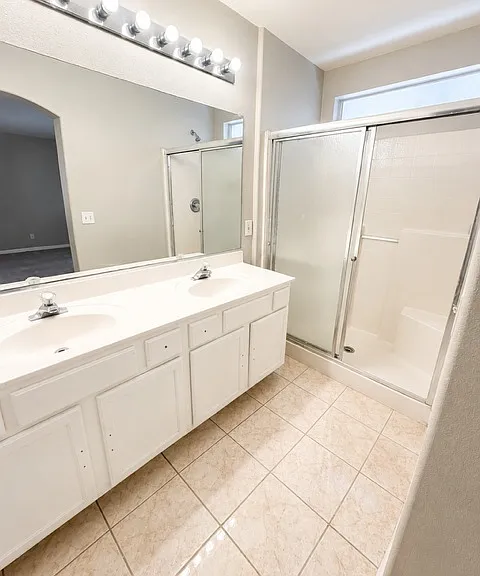 2018 Royal Caribbean Ave — Photo 10