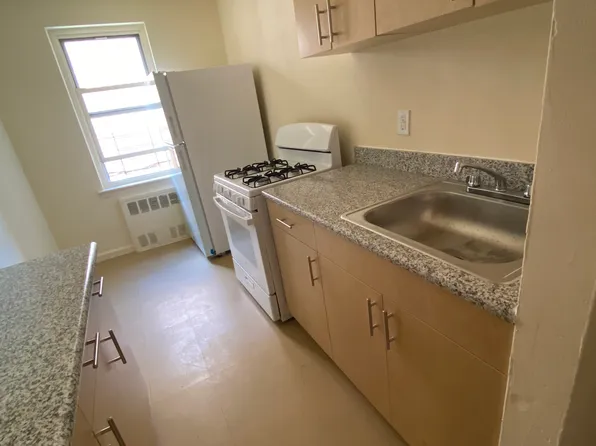 (undisclosed Address), Hempstead, NY 11550