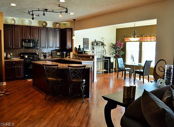 2nd image of 1485 Crescent Dr