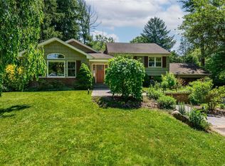 18 Salem Ridge Dr, Huntington, NY 11743